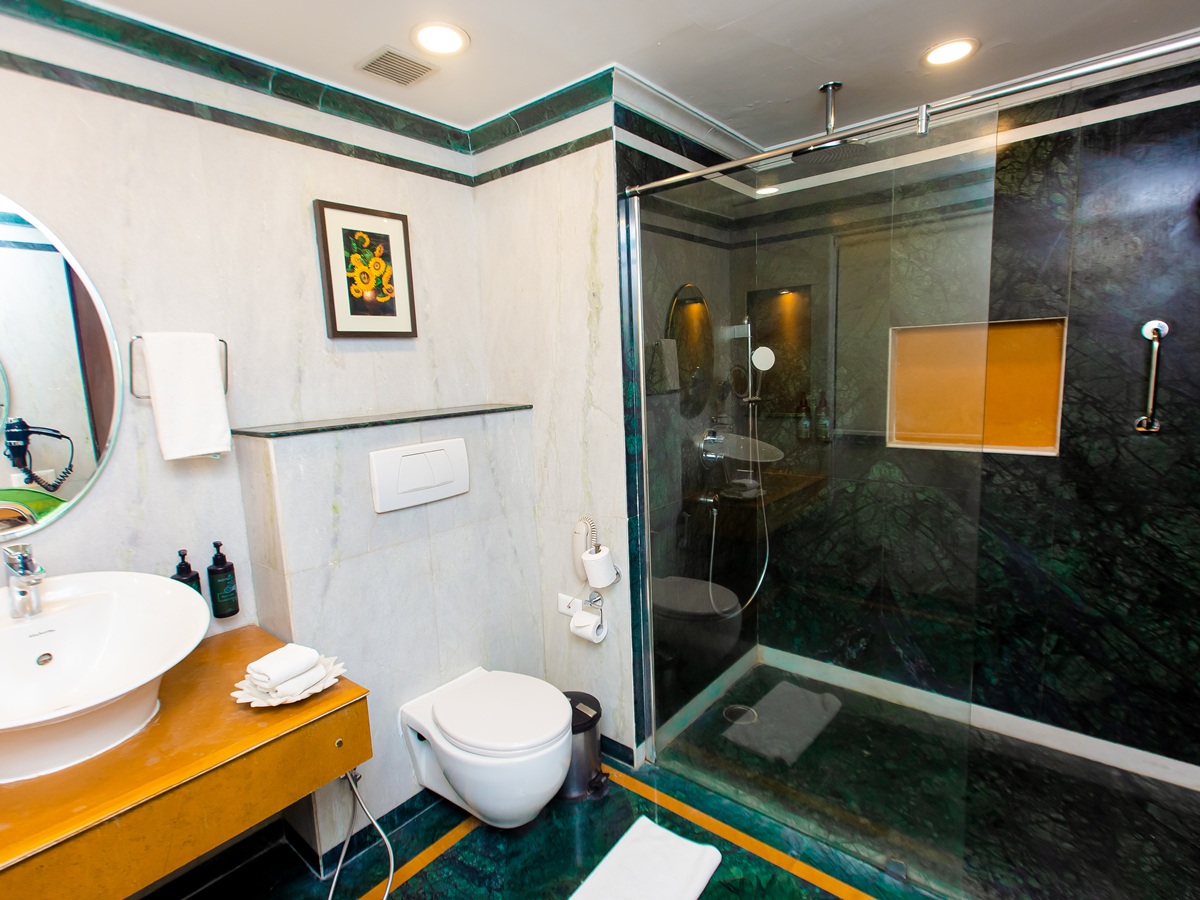 Deluxe-Room-1-Ramada-Udaipur